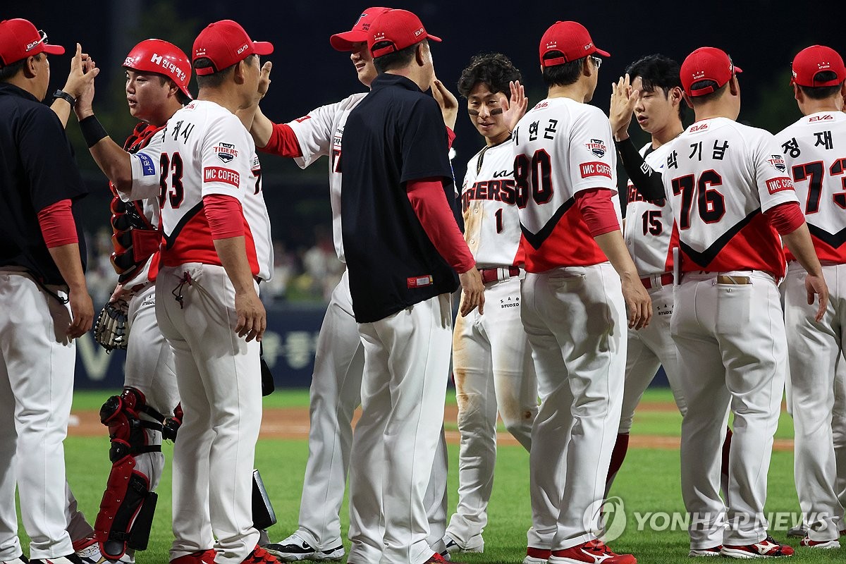 维拉vs尤文半场数据：射门8-4射正1-1，禁区内触球15-3