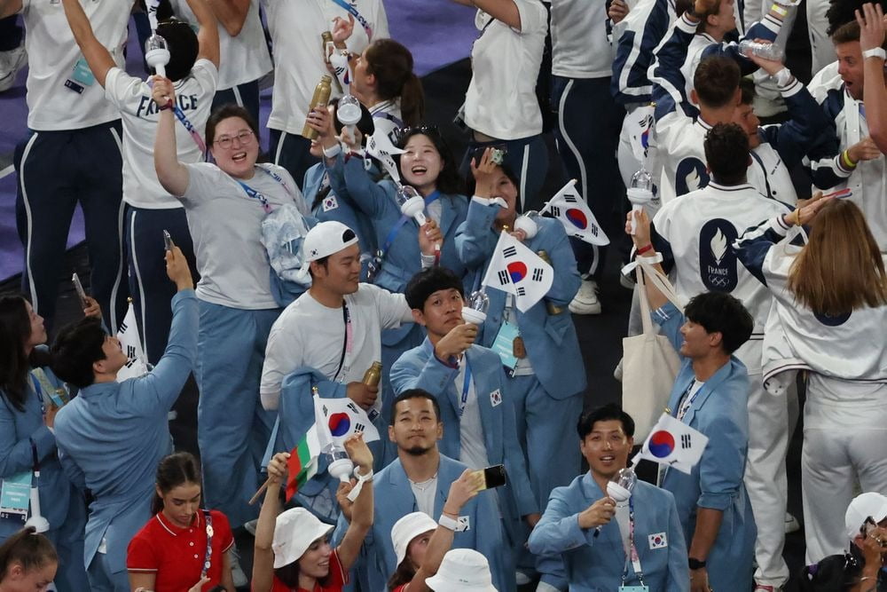 手感不错！库里8中5得到13分&格林6中4贡献10分勇士季前赛两连胜