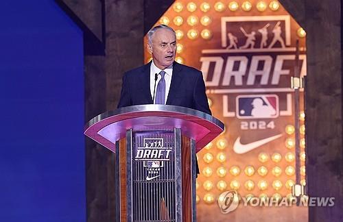 马竞官方祝贺罗德里：见证你一路成长直到荣获金球奖 这也是我们的荣幸