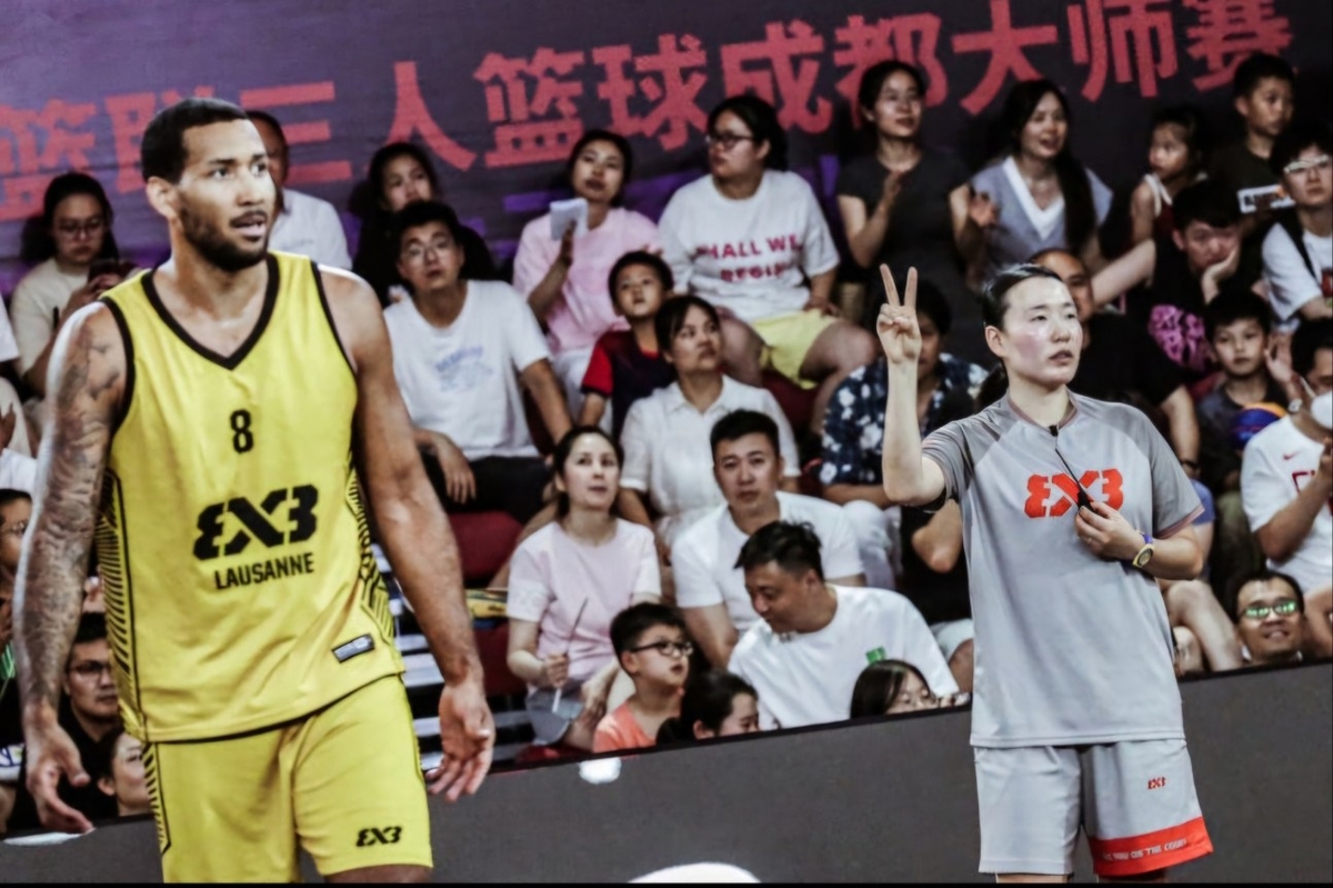 不闻窗外事！哈兰德晒图观战马尔默vs哥德堡比赛 不参加金球奖颁奖典礼